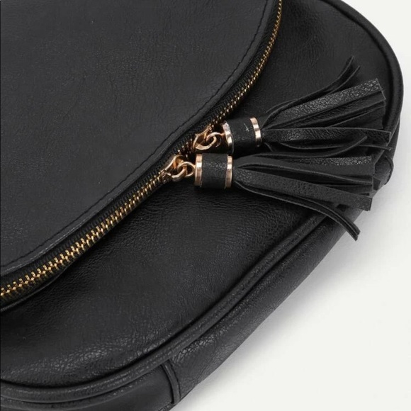 Vegan leather saddle bag crossbody purse tassel - Picture 4 of 12